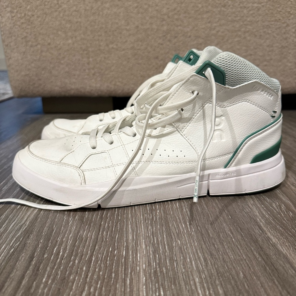 On The Roger Clubhouse Mid 10.5 White/ Green